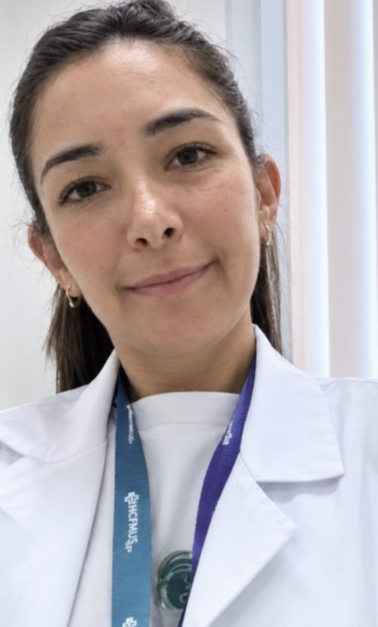 Fernanda Ponsoni, neuropsicóloga e psicóloga, em ambiente clínico